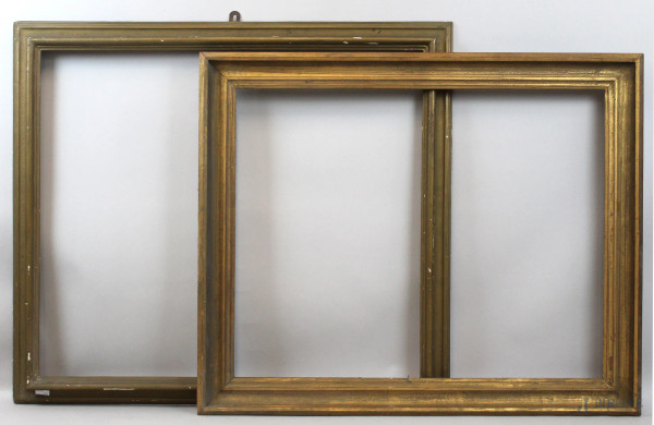 Lotto di due cornici in legno dorato, ingombro cm 103x116, luce cm 90x103; ingombro cm 94x113, luce 77x97, XX secolo, (difetti).