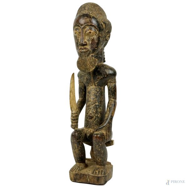 Guerriero, scultura in legno intagliato ,cm h 53, popolo Baulé, Costa d'Avorio, XX secolo.