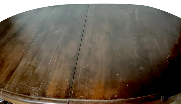 Tavolo ovale in noce allungabile (3 prolunghe da 30 cm) con quattro gambe tornite, XX secolo, cm ...