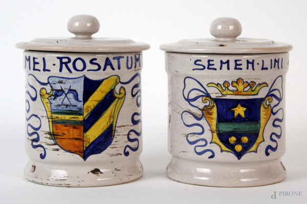 Due barattoli da farmacia in ceramica policroma, altezza cm 15, Sberna Deruta, XX secolo, (difetti, un barattolo sigillato)