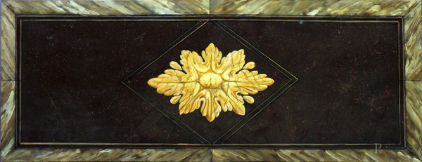 Antico piano in legno laccato