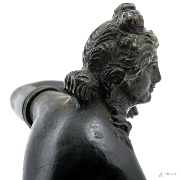 Ninfa danzante, XX secolo, scultura in bronzo dipinto, altezza cm 18, (segni di usura)