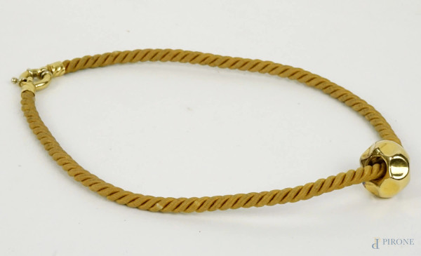 Le Gi, collana girocollo con cordino in raso beige, chiusura e pendente in oro giallo 18 KT