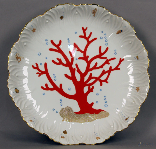 Piatto in porcellana Limoges a decoro raffigurante corallo diametro 41 cm.
