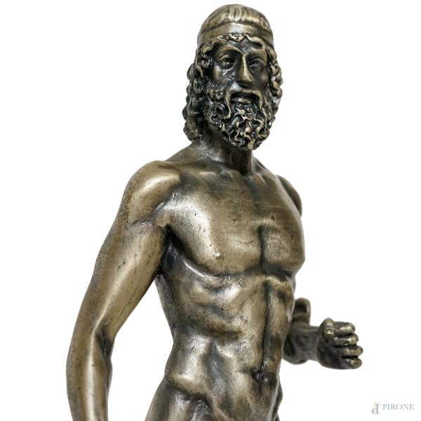 Sculture in metallo argentato rappresentanti i Bronzi di Riace, basi in travertino, riproduzioni ...