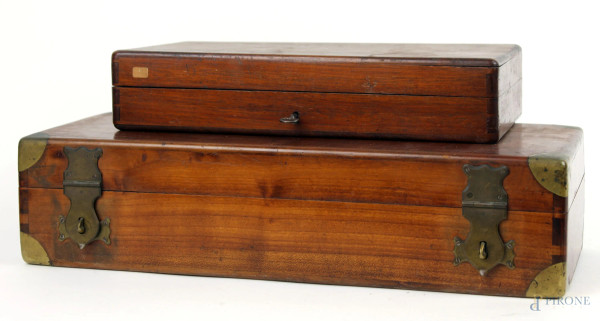Lotto di due scatole in noce, misure max cm 10x41,5x17,5, inizi XX secolo.