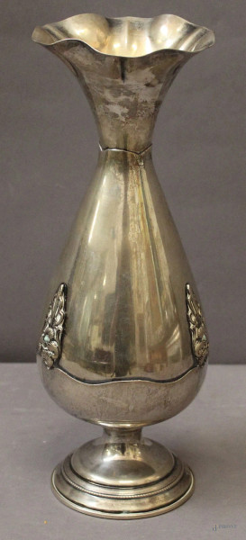 Vaso in argento, gr. 409, h. 27 cm