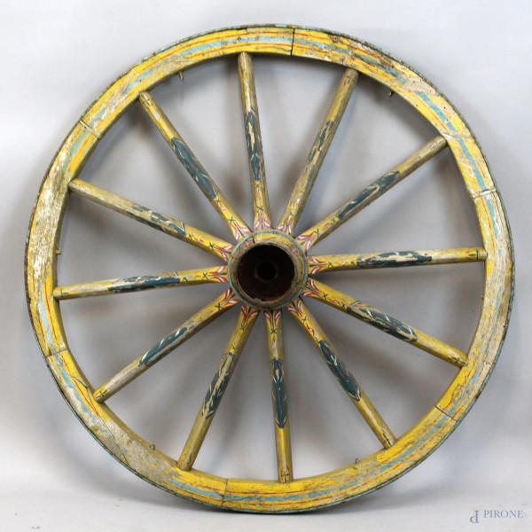 Antica ruota di carretto siciliano dipinta in policromia, diametro cm 94, (difetti).