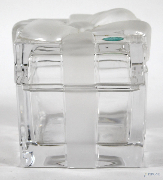 Cofanetto Tiffany &amp; Co., in cristallo a forma di pacco regalo, altezza cm. 8,5x8,5x8,5.