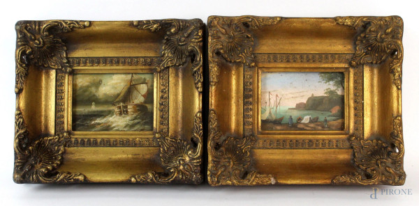 Lotto di due dipinti raffiguranti marine con imbarcazioni, olio su tavola, cm 7,5x10,5