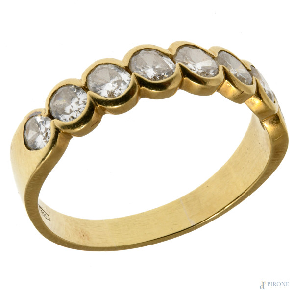 Anello in oro 18 kt con 8 brillantini, peso complessivo gr 5, misura 23