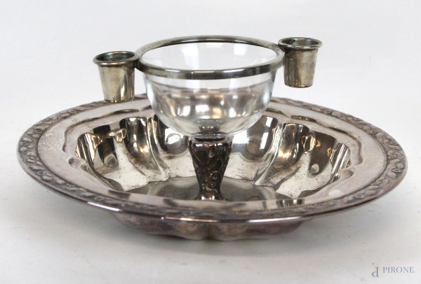 Centrotavola in metallo argentato con vaschetta centrale in vetro, cm h 11, diam. cm 24