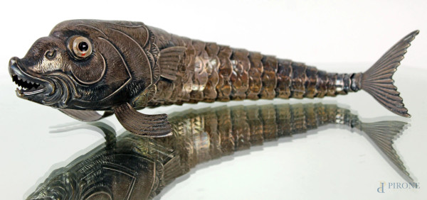 Pesce in argento ad elementi mobili cesellati, occhi in vetro, lunghezza cm 25,5, gr.131