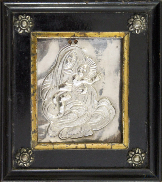 Placca in argento sbalzato, raffigurante Madonna, XVIII sec.