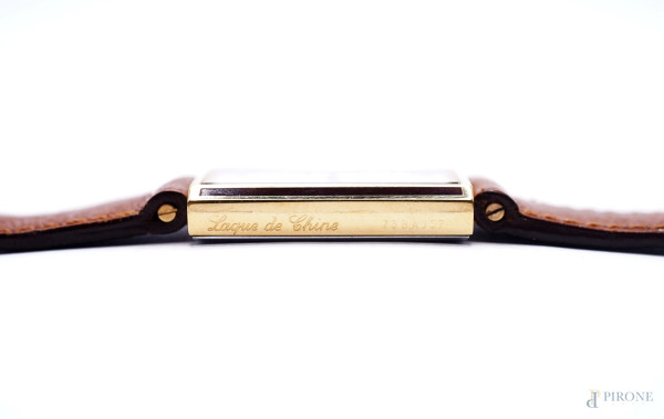 Orologio Dupont di forma rettangolare, placcato oro e lacca di Cina, serie numerica 73BA157, brac...