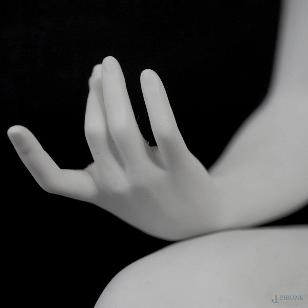 Llandrò, scultura in porcellana bianca raffigurante una figura femminile in meditazione, altezza ...
