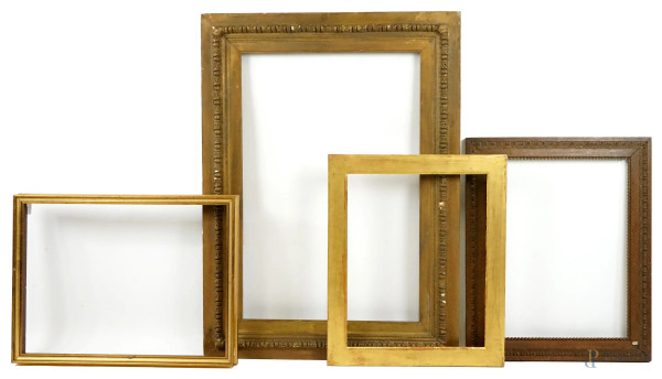Lotto di quattro cornici in legno scolpito e dorato, misure max cm 99,5x73, XX secolo, (difetti)