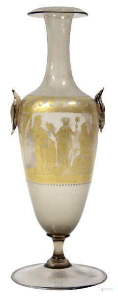 Vasetto in vetro Murano con medaglione a foglia d&#39;oro e scene neoclassiche, H 26 cm.