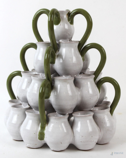 Centrotavola in ceramica smaltata bianca e verde, cm h 24, XX secolo, (difetti).