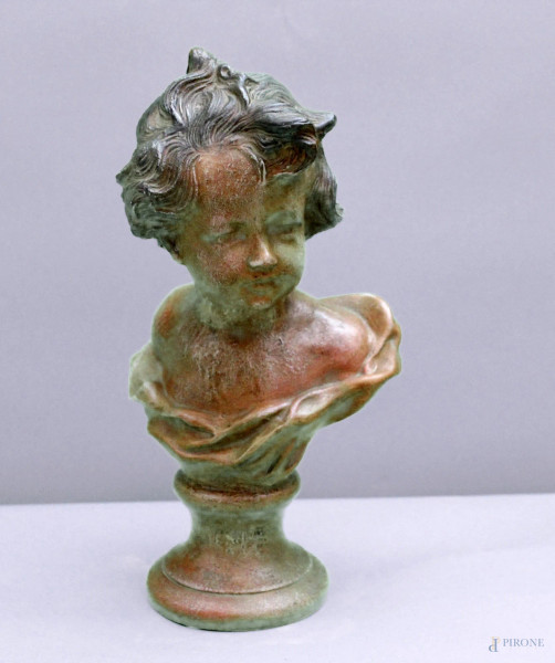 Busto di fanciullo, scultura in terracotta, h. 38 cm.