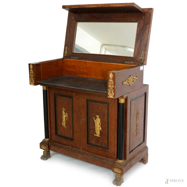 Credenza impiallacciata in radica di tuja, XIX secolo, cm 100x93x49 (difetti)