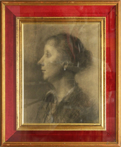Ritratto di donna, carboncino su carta, 49x39 cm, entro cornice firmato