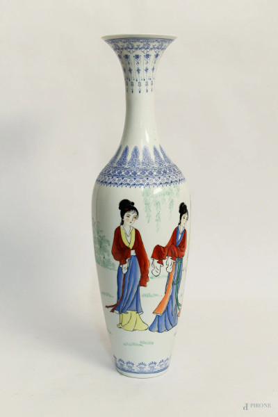 Vaso in porcellana a decoro di figure, H 43 cm. 