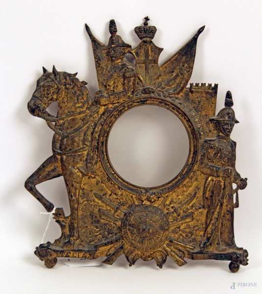 Particolare cornice dell'arma dei carabinieri in bronzo cesellato e dorato, inizi XX sec., h. cm 28.