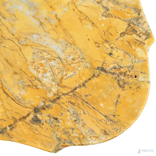 Consolle in legno intagliato e argentato a mecca, XVIII-XIX secolo, con piano mistilineo lastrona...