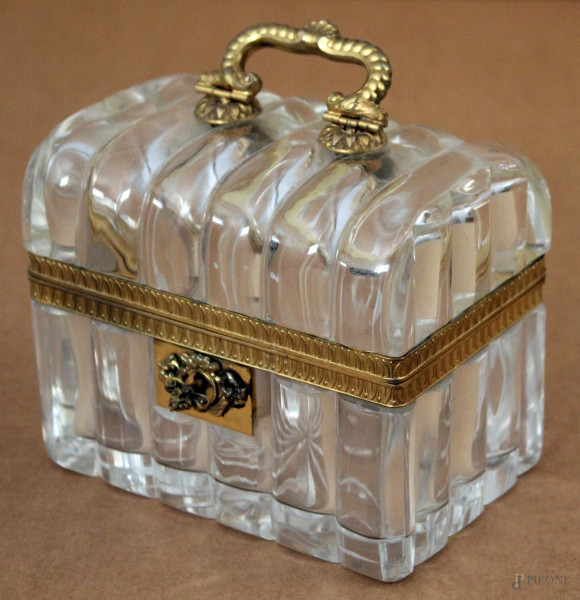 Cofanetto in cristallo con finiture in ottone, h. 12x14x9 cm 