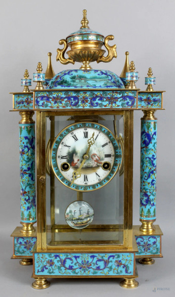 Orologio a tempietto in bronzo e smalti, altezza 47 cm, XX secolo, (da revisionare).
