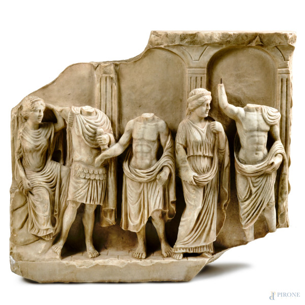 Apoteosi di Augusto, XIX secolo, altorilievo in marmo, cm 65,5x75x16, (scalfiture, graffi, difetti)