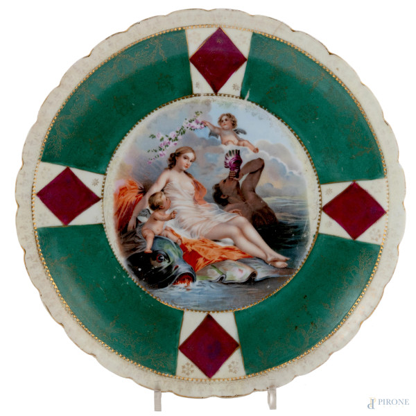 Piatto in porcellana Vecchia Vienna con Trionfo di Galatea al cavetto, XX secolo, diametro cm 26, (segni di usura)