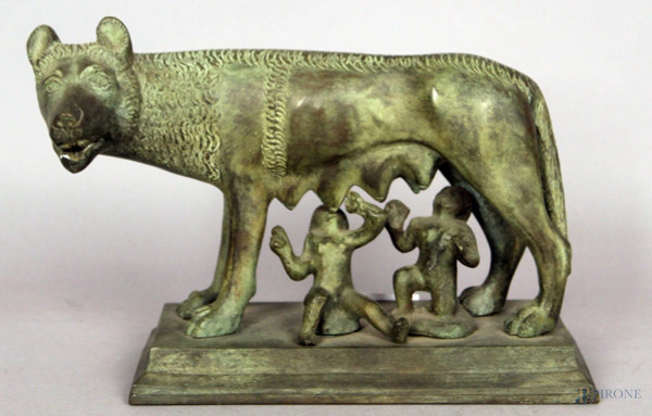 La Lupa capitolina, scultura in bronzo, altezza 15 cm.
