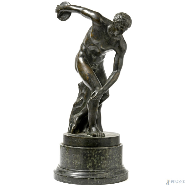 Discobolo, bronzo su base in marmo, XIX-XX secolo,altezza cm 48, (difetti)