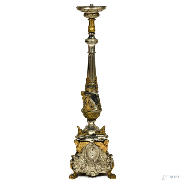 Portacero in legno e metallo argentato e dorato, XX secolo, altezza cm 99, (segni di usura, difetti, scalfiture)