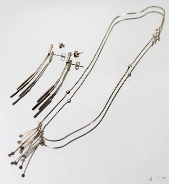 Parure in argento composta da collana e coppia di orecchini