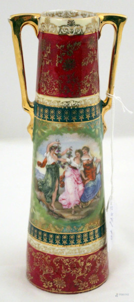 Vasetto in porcellana a decoro di scene galanti, marcata vecchia Vienna h. 21 cm