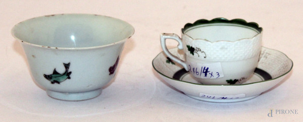 Lotto di una tazzina con piattino Herend, h. 5 cm, ed una ciotola in porcellana orientale, h. 5,5 cm (lieve sbeccature)