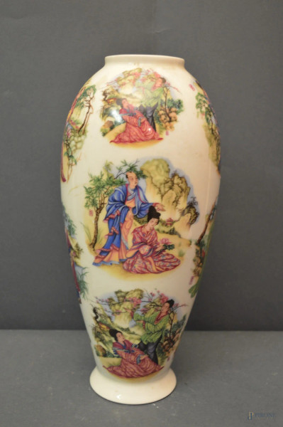 Vaso in porcellana orientale a decoro di gheise h 30 cm.