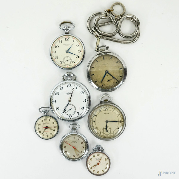 Lotto di sette orologi da tasca con cassa in metallo, marche diverse, diam. cm 4,5, (meccanismi da revisionare).