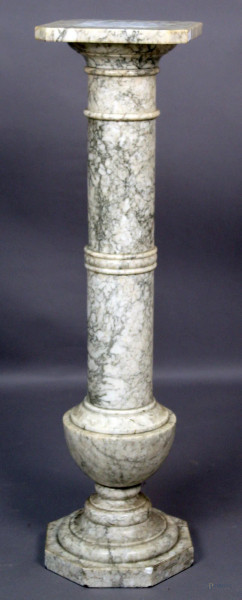 Colonna in marmo, primi 900, h. 100 cm.