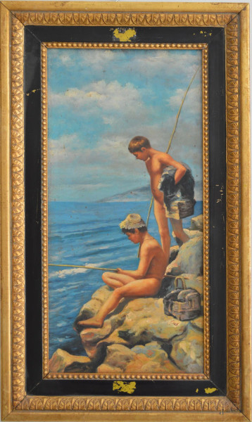 Scogliera con giovani pescatori, olio su tavola 53x24 cm, entro cornice.