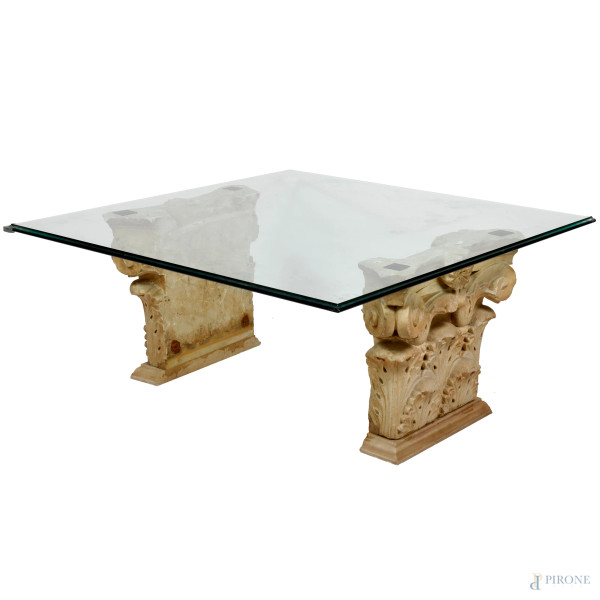 Tavolo composto da coppia di capitelli e piano in cristallo, XX secolo , cm 53x120x120, (segni di usura)