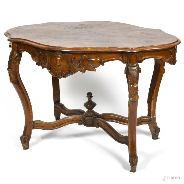 Tavolo in noce con gambe mosse raccordate da traverse ad elemento centrale, XIX secolo, cm 80x119x78, (segni di usura, graffi, abrasioni, scalfiture, fori di tarlo, difetti)