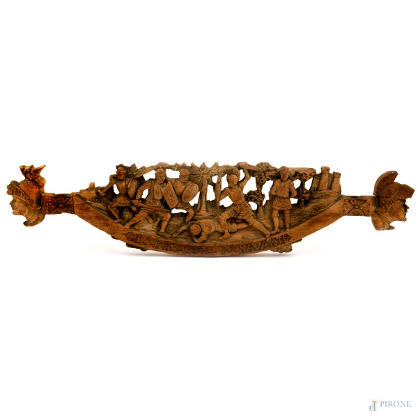 Rizzieri libera Fioravanti, frammento di carretto sciliano, legno intagliato, XIX-XX secolo, cm 22x87,5. (difetti)