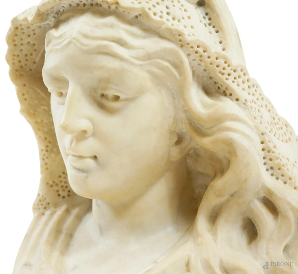 Albert Riffard (1859-1915), scultura in marmo raffigurante una figura femminile con velo, piedist...