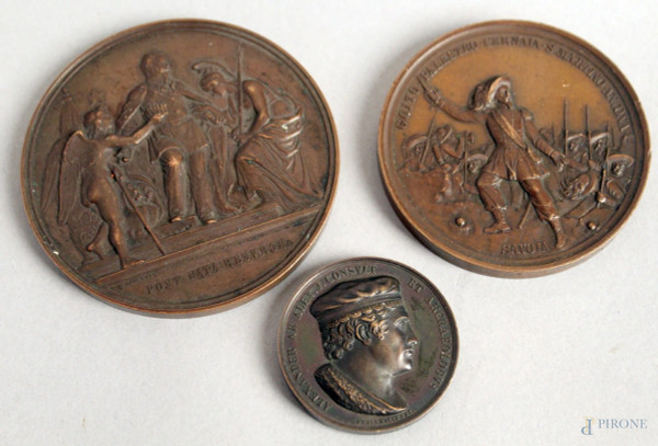 Lotto composto da tre medaglie diverse in bronzo, diametro max. 7,5 cm.