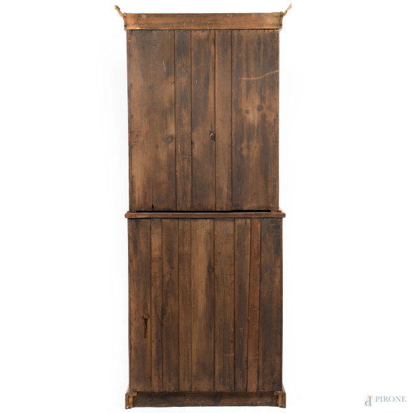 Bookcase in mogano, XX secolo, cm 224,5x91,5x54, (segni di usura, scalfiture, difetti)