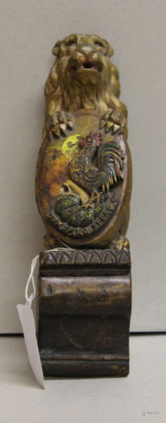 Leone reggente stemma araldico,scultura in legno, fine XIX sec, h. 17 cm.